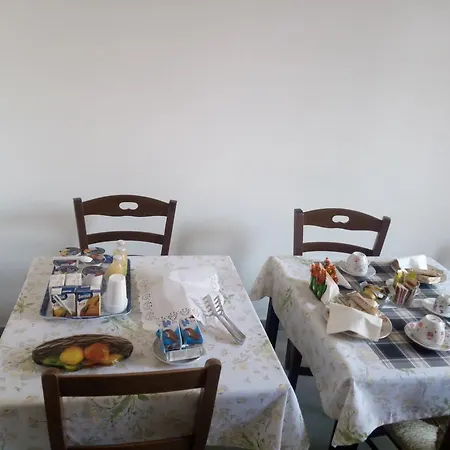 Bed & Breakfast Blue *